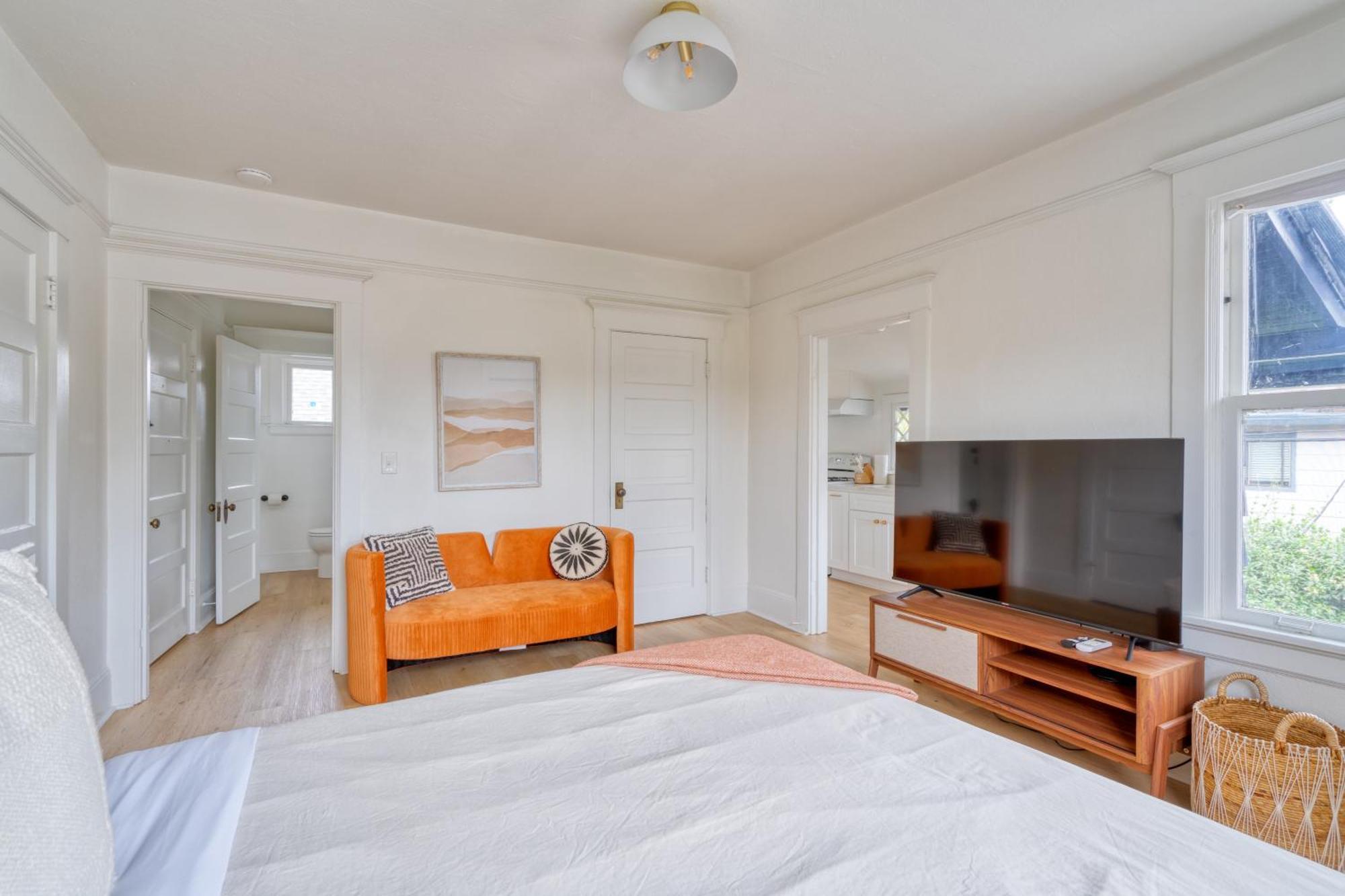 - The Sullivan's Gulch Retreat - 94 Walk Score Apartment