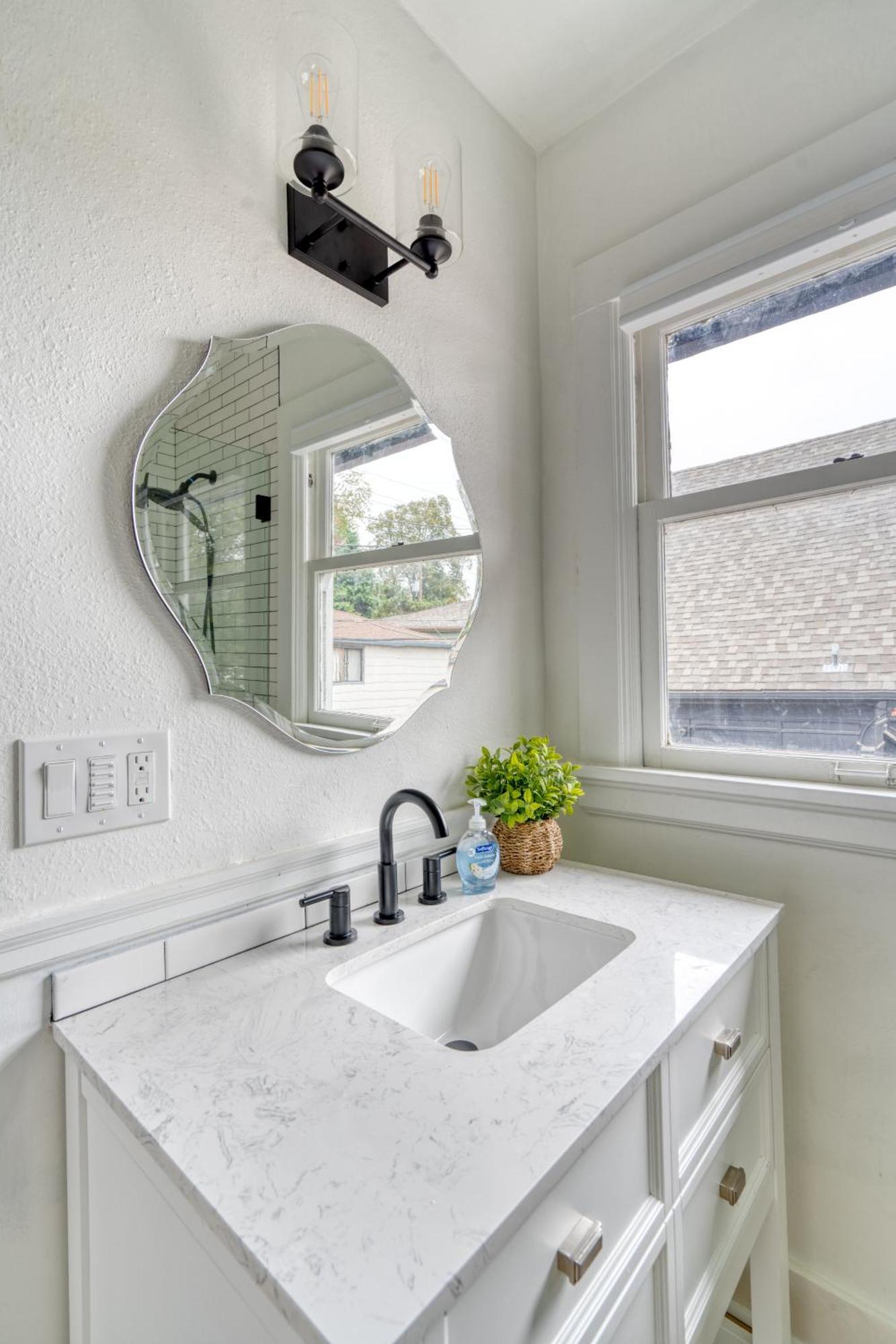 - The Sullivan's Gulch Retreat - 94 Walk Score Apartment Portland